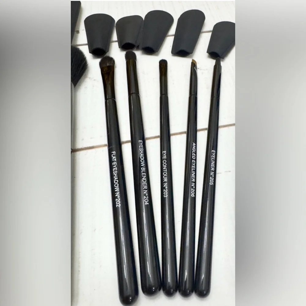 NEW Chanel Takeaways Makeup Bag & Makeup Brush Bundle